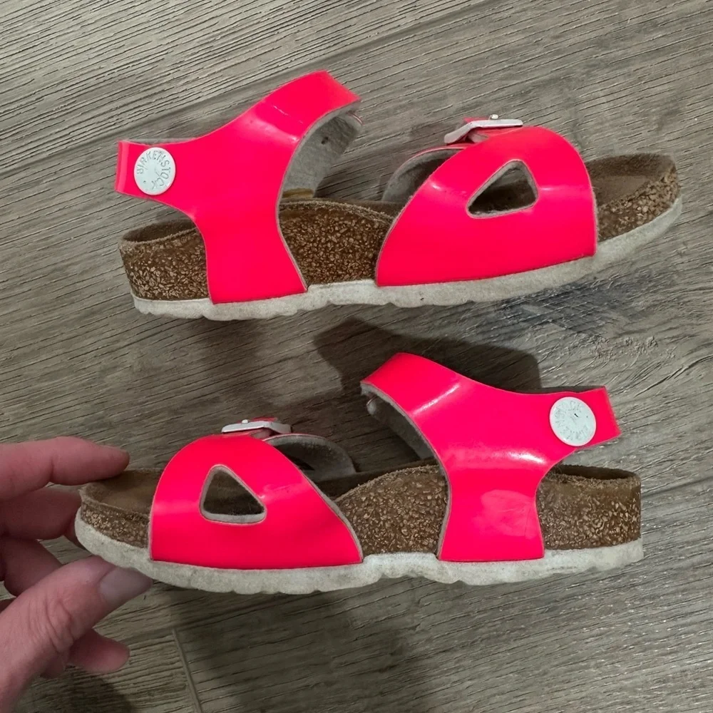 Birkenstock Rio Kids hot pink patent Sandals girl size 24 or 6
